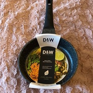 D & W 8"  Black Speckled Skillet